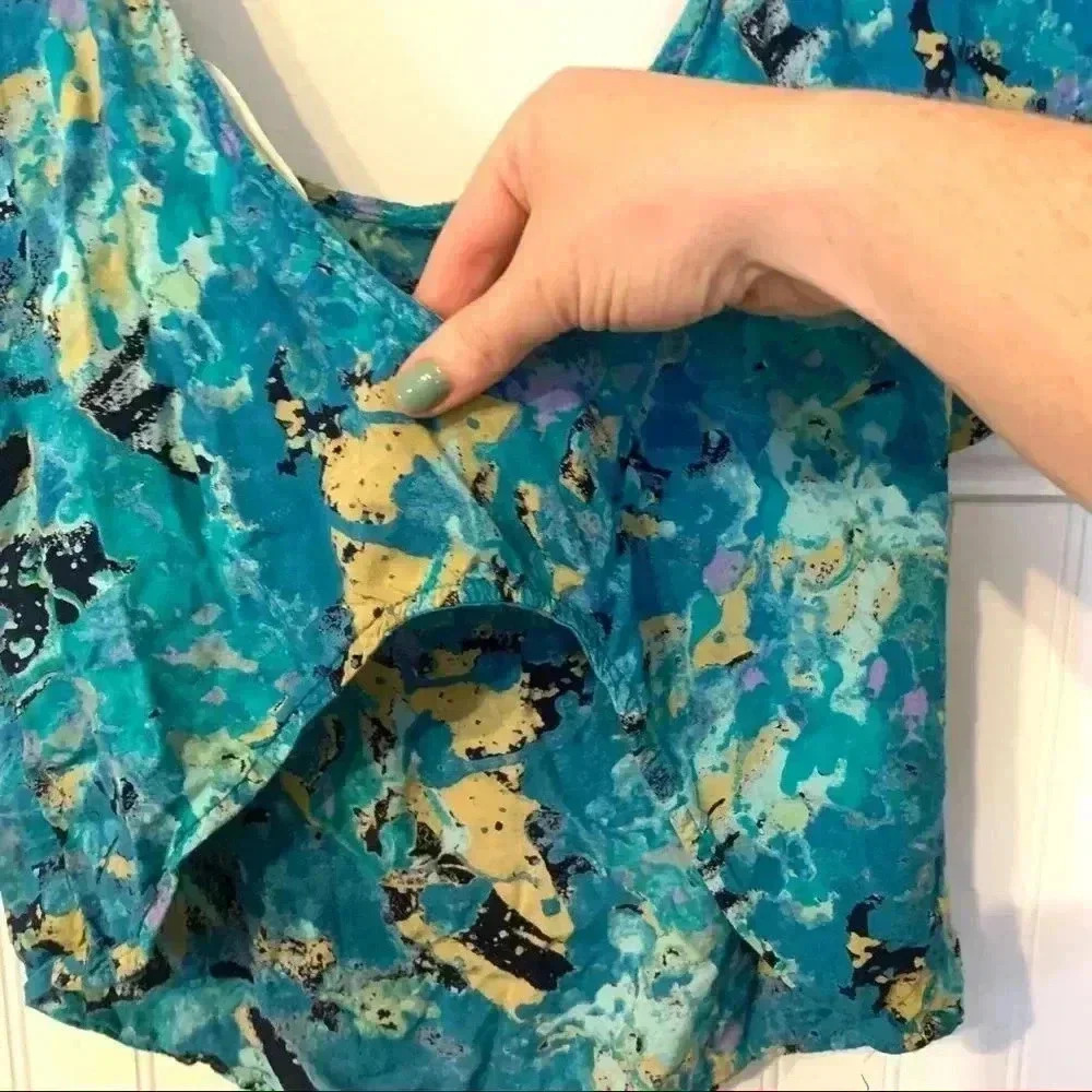 Many Belles Down Crop Top w/ Open Back - Picture 4 of 4